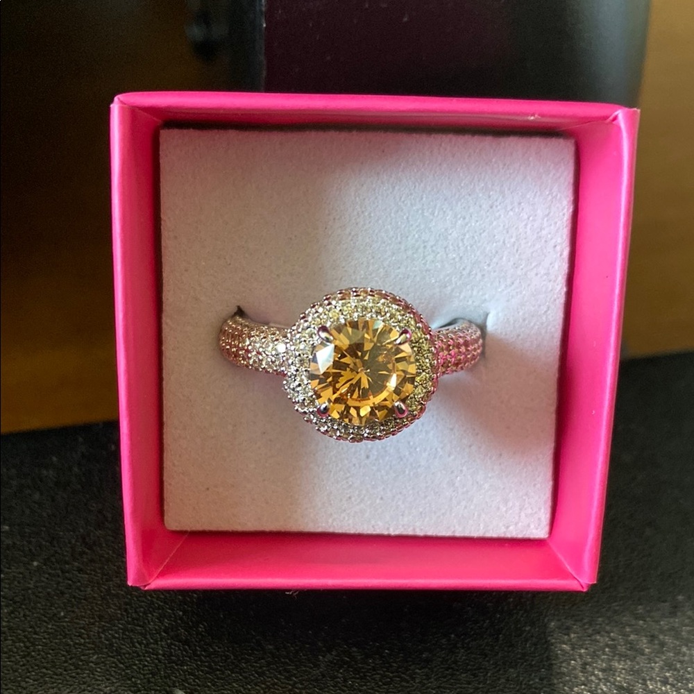 Elegant Gold and Silver Ring